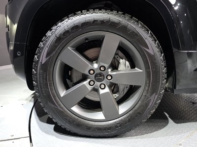 LAND ROVER DEFENDER - 6