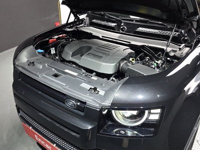 LAND ROVER DEFENDER - 7