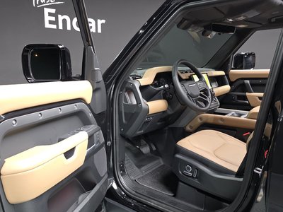 LAND ROVER DEFENDER - 10