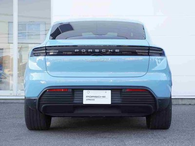 PORSCHE MACAN - 8