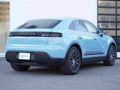 PORSCHE MACAN - 3