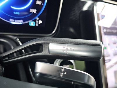 MERCEDES-BENZ EQS - 9