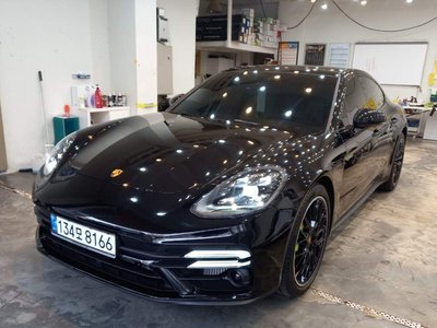 PORSCHE PANAMERA - 4