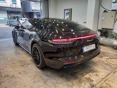 PORSCHE PANAMERA - 3