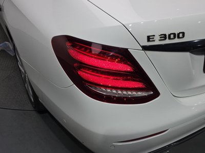 MERCEDES-BENZ E-CLASS - 10