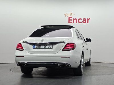 MERCEDES-BENZ E-CLASS - 4
