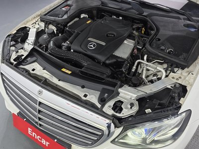 MERCEDES-BENZ E-CLASS - 7