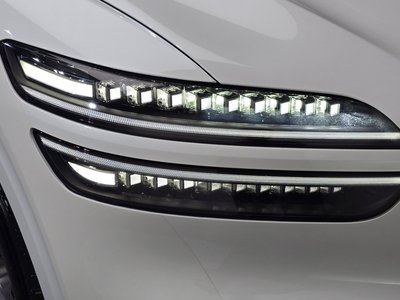 2025 Genesis GV70 photo 9