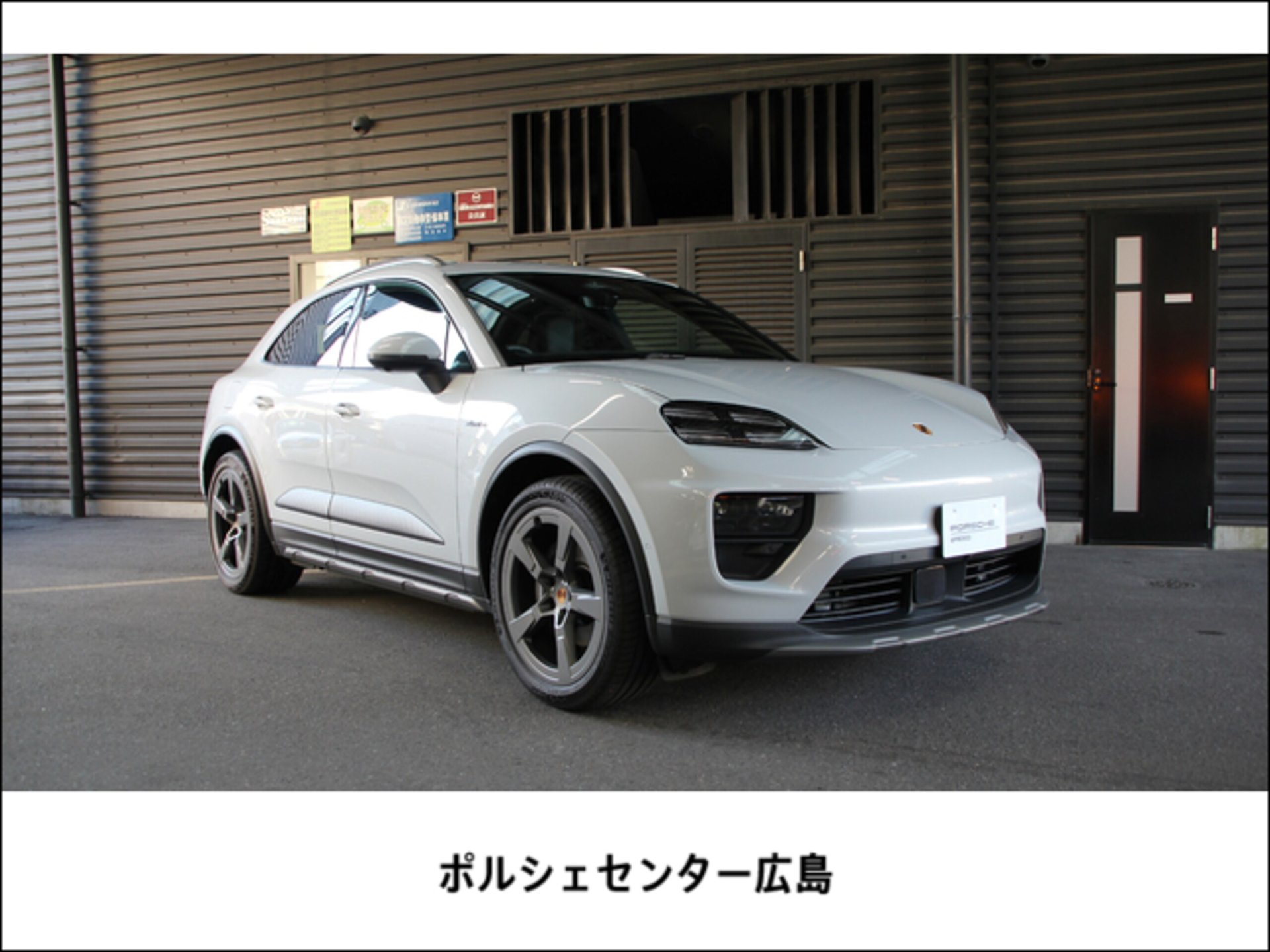 PORSCHE MACAN - View 1