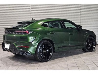 2026 Lamborghini URUS photo 2