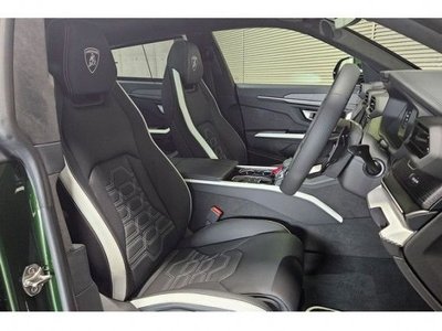 2026 Lamborghini URUS photo 7