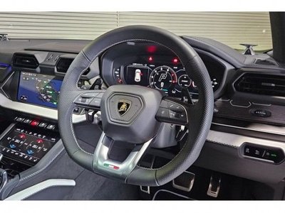 2026 Lamborghini URUS photo 8