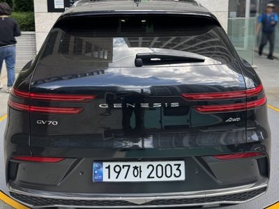 صورة 3 لـ 2024 Genesis GV70