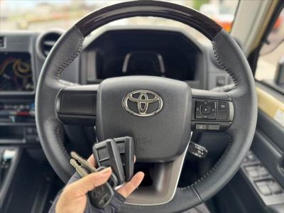 TOYOTA LAND CRUISER 70 - 3
