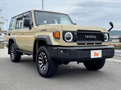 TOYOTA LAND CRUISER 70 - 8
