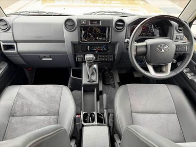 TOYOTA LAND CRUISER 70 - 2