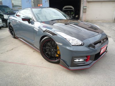 NISSAN GT-R - 1