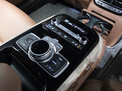 2021 Genesis G90 — миниатюра 19