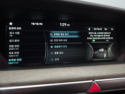 2021 Genesis G90 — миниатюра 17