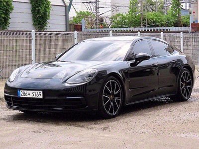 PORSCHE PANAMERA - 4