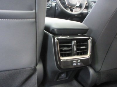 صورة 18 لـ 2025 Toyota CROWN ESTATE