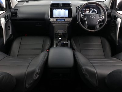 TOYOTA LAND CRUISER PRADO - 8