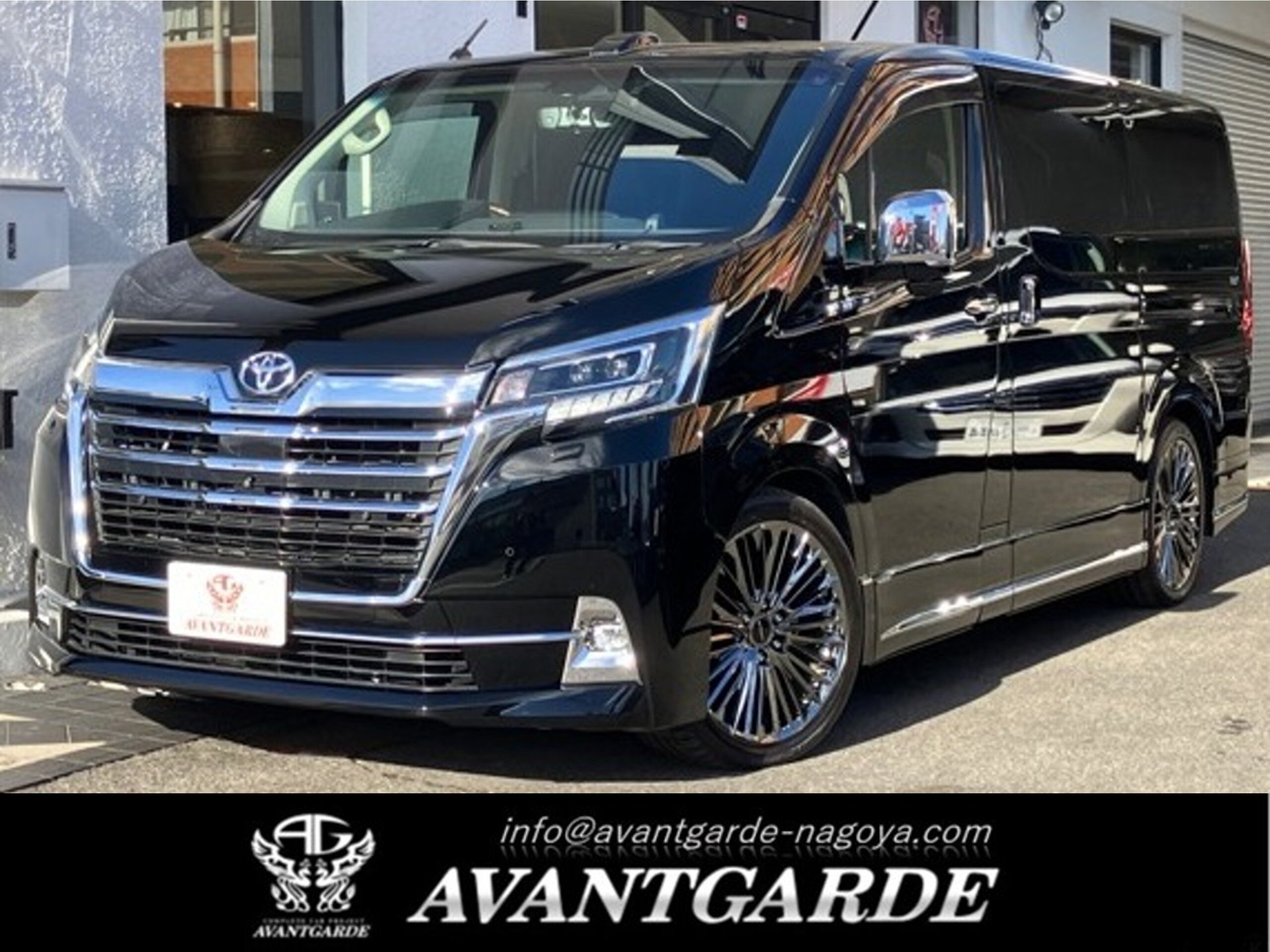 TOYOTA GRAND ACE - View 1