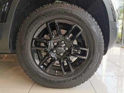 LAND ROVER DEFENDER - 9