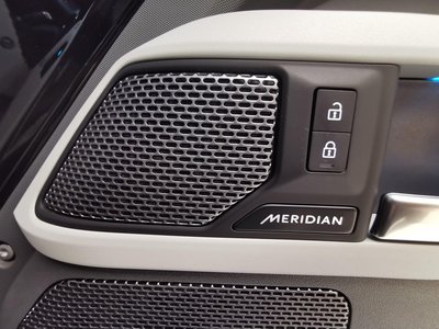 LAND ROVER DEFENDER - 10