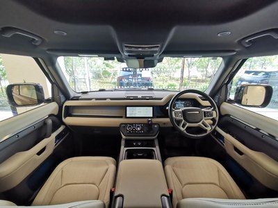 LAND ROVER DEFENDER - 4