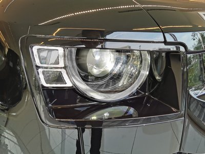 LAND ROVER DEFENDER - 8