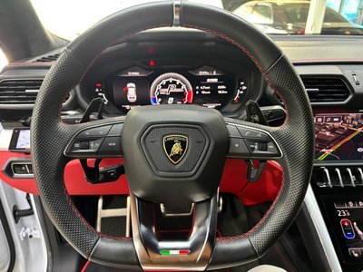 2019 Lamborghini URUS thumbnail 18