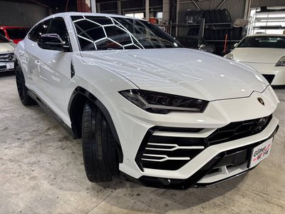 LAMBORGHINI URUS - 4