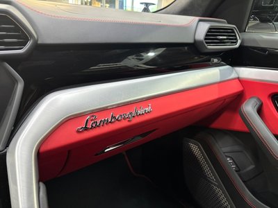 2019 Lamborghini URUS thumbnail 24