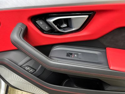 2019 Lamborghini URUS thumbnail 30