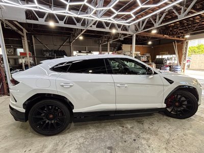 LAMBORGHINI URUS - 5