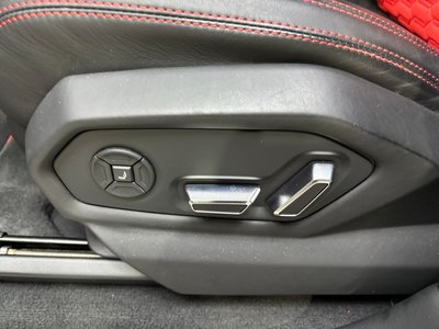 2019 Lamborghini URUS thumbnail 32