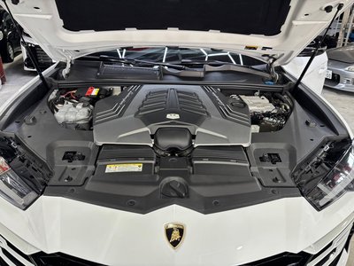 2019 Lamborghini URUS thumbnail 16