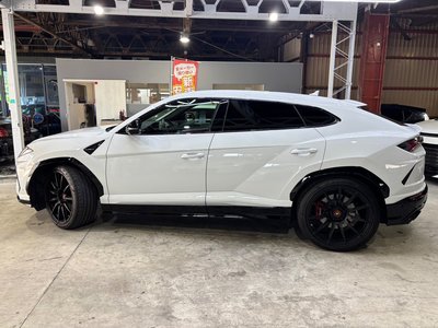 LAMBORGHINI URUS - 10