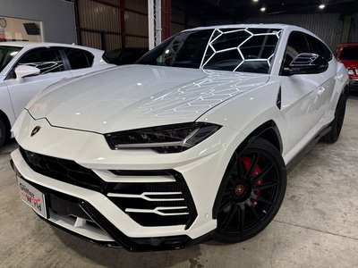 LAMBORGHINI URUS - 2