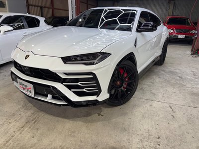 LAMBORGHINI URUS - 1