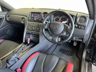 NISSAN GT-R - 8