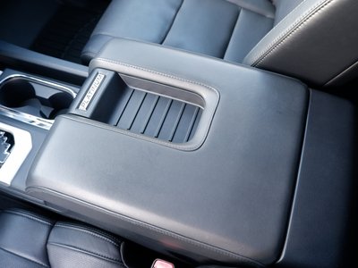 2017 Toyota TUNDRA 缩略图 26