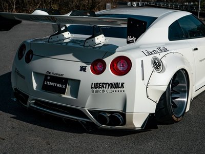 NISSAN GT-R - 8