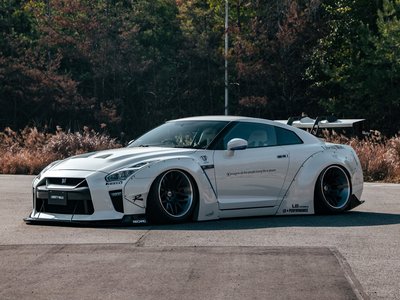NISSAN GT-R - 1