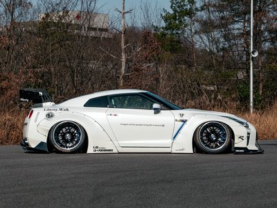 NISSAN GT-R - 9