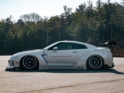 NISSAN GT-R - 4