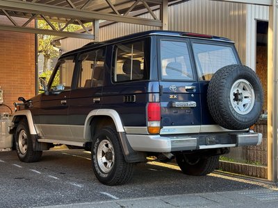 TOYOTA LAND CRUISER 70 - 8