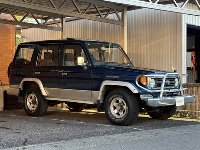 TOYOTA LAND CRUISER 70 - 4