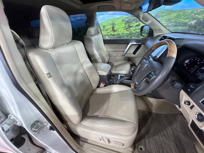 TOYOTA LAND CRUISER PRADO - 8